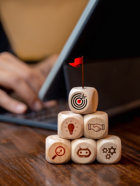 holzwurfelblocken-schritt-mit-strategie